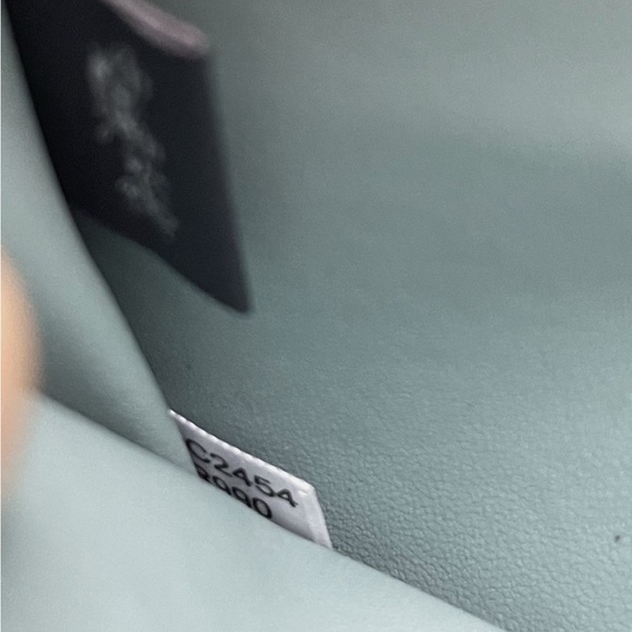 Coach essential Slim Card Holder - Picture 6 of 10